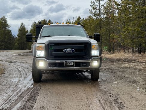Used 2011 Ford F550 4x4 Crew Cab Super Duty w/ Payload Upgrade Pkg image 2