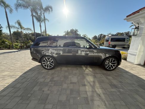 Used 2024 Land Rover Range Rover Long Wheelbase SE image 2