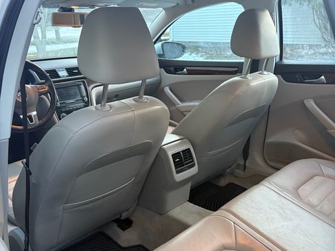 Used 2013 Volkswagen Passat TDI SEL Premium image 4