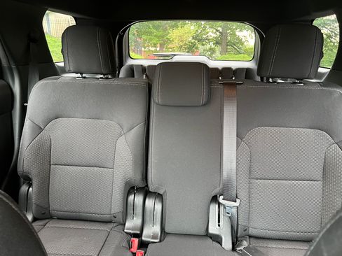 Used 2018 Ford Explorer XLT w/ Equipment Group 201A AWD/4WD image 21