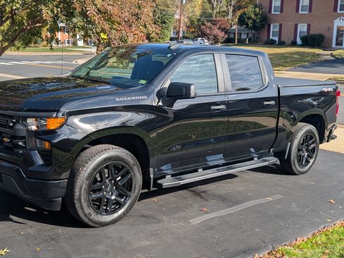 Used 2024 Chevrolet Silverado 1500 Custom image 5