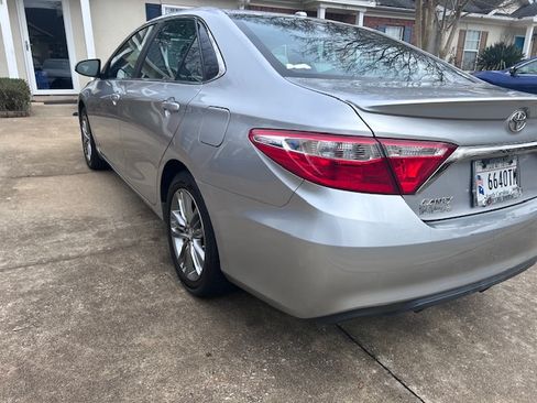 Used 2015 Toyota Camry SE image 2