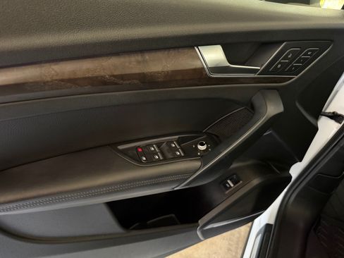 Used 2018 Audi Q5 Prestige w/ Prestige Package image 14