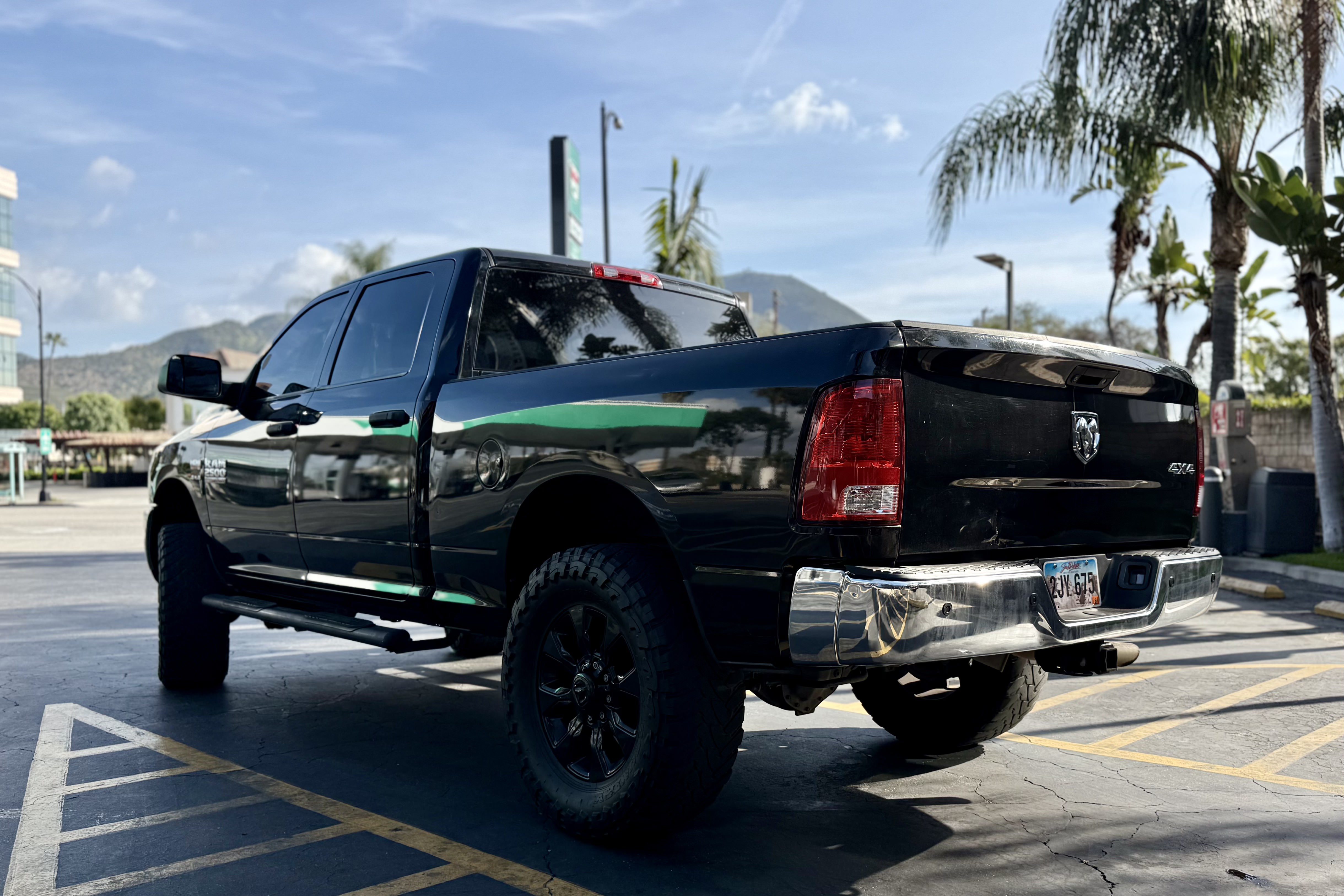 Used 2014 RAM 2500 Tradesman w/ Chrome Appearance Group AWD/4WD image 4