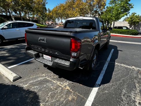 Used 2019 Toyota Tacoma SR5 RWD image 6