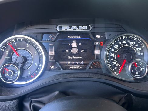 Used 2022 RAM 1500 Big Horn AWD/4WD image 13
