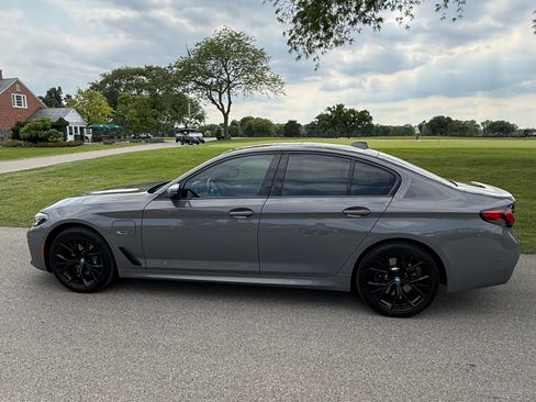 Used 2022 BMW 530e xDrive w/ Executive Package AWD/4WD image 5
