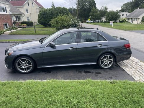 Used 2014 Mercedes-Benz E 350 4MATIC Sedan image 2