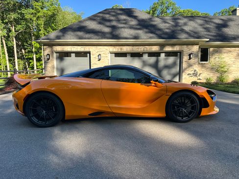 Used 2026 McLaren 750S Spider RWD image 4