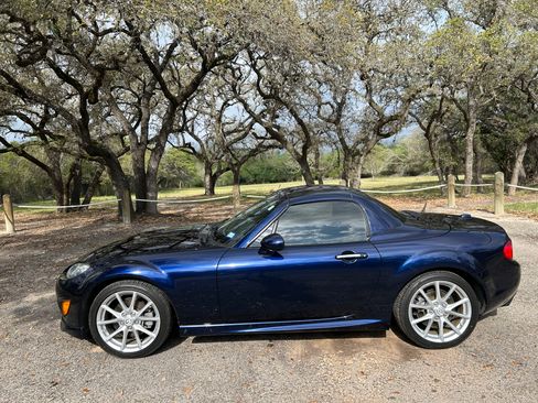 Used 2011 MAZDA MX-5 Miata Grand Touring w/ Premium Pkg image 18