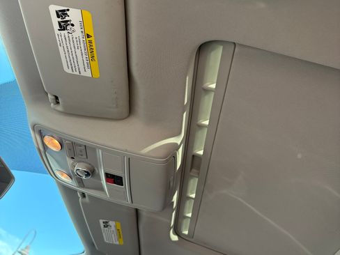 Used 2017 Volkswagen Jetta SE image 12