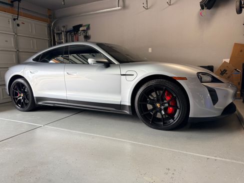 Used 2022 Porsche Taycan GTS AWD/4WD image 4