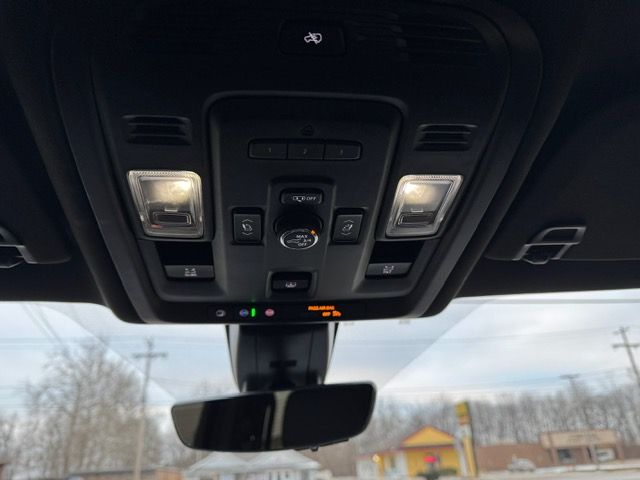 Used 2021 GMC Yukon Denali w/ Denali Premium Package AWD/4WD image 16