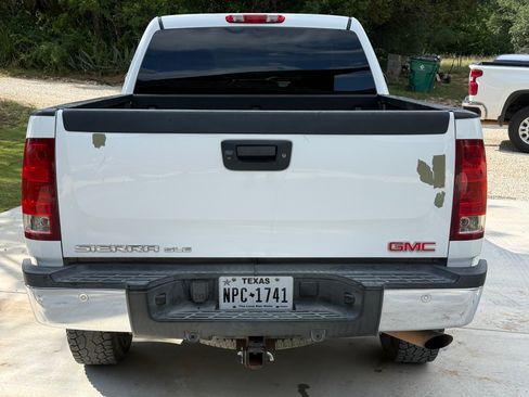 Used 2010 GMC Sierra 2500 SLE w/ SLE Preferred Package AWD/4WD image 4