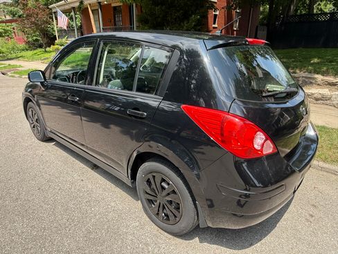 Used 2011 Nissan Versa 1.8 S w/ Plus Pkg FWD image 4