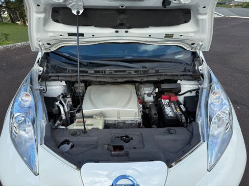 Used 2017 Nissan Leaf SV w/ Protection Package FWD image 23