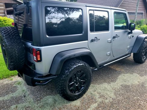 Used 2018 Jeep Wrangler Unlimited Sport AWD/4WD image 9
