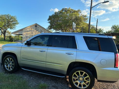 Used 2017 GMC Yukon Denali RWD image 6