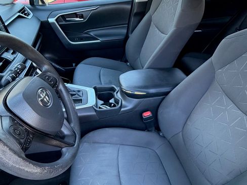 Used 2020 Toyota RAV4 XLE image 12