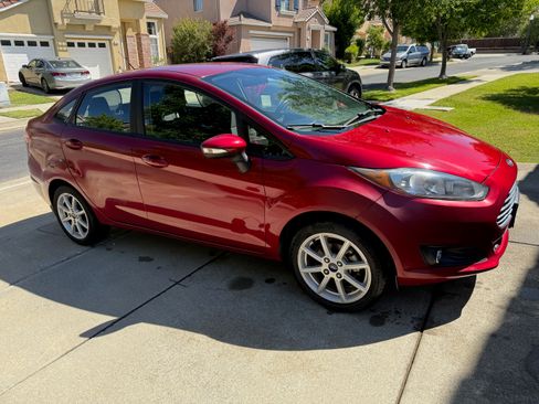 Used 2016 Ford Fiesta SE w/ Equipment Group 201A FWD image 2
