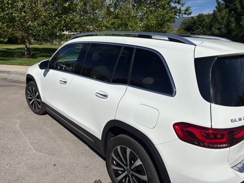 Used 2022 Mercedes-Benz GLB 250 4MATIC image 11