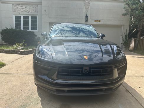 Used 2023 Porsche Macan Turbo AWD/4WD image 2