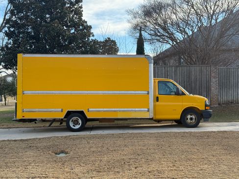 Used 2018 GMC Savana 3500 Extended w/ Driver Convenience Package image 1