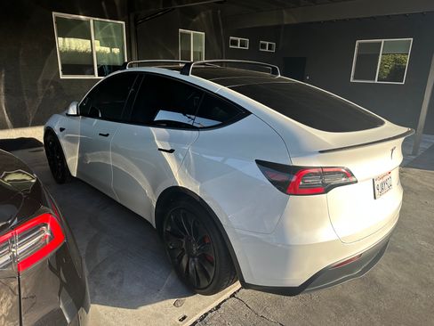 Used 2023 Tesla Model Y Performance image 4