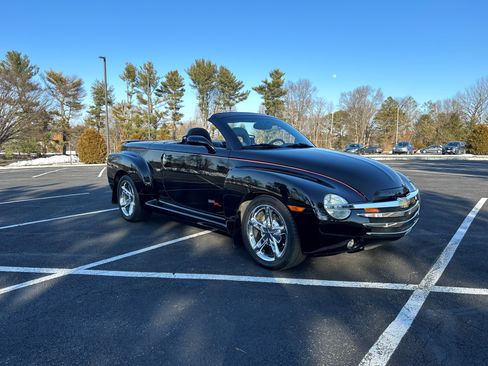 Used 2004 Chevrolet SSR Convertible Pickup 2D w/ Preferred Equipment Group image 4
