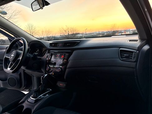 Used 2018 Nissan Rogue SV image 13