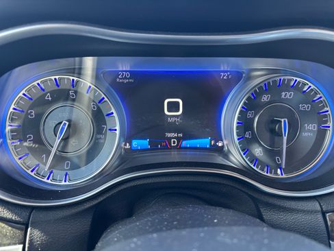 Used 2018 Chrysler 300 Limited image 13