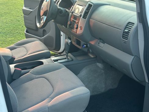 Used 2016 Nissan Frontier SV RWD image 11