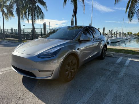 Used 2025 Tesla Model Y Long Range image 4
