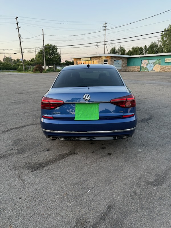 Used 2017 Volkswagen Passat 1.8T R-Line w/ R-Line Lighting Package FWD image 5