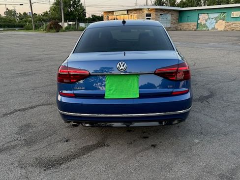 Used 2017 Volkswagen Passat 1.8T R-Line w/ R-Line Lighting Package FWD image 5