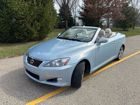 Used 2010 Lexus IS 250C image 2