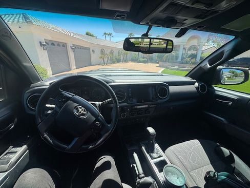 Used 2016 Toyota Tacoma TRD Off-Road image 25