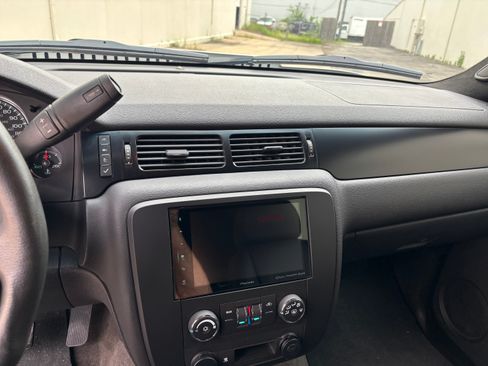Used 2010 Chevrolet Suburban 2500 LS AWD/4WD image 18