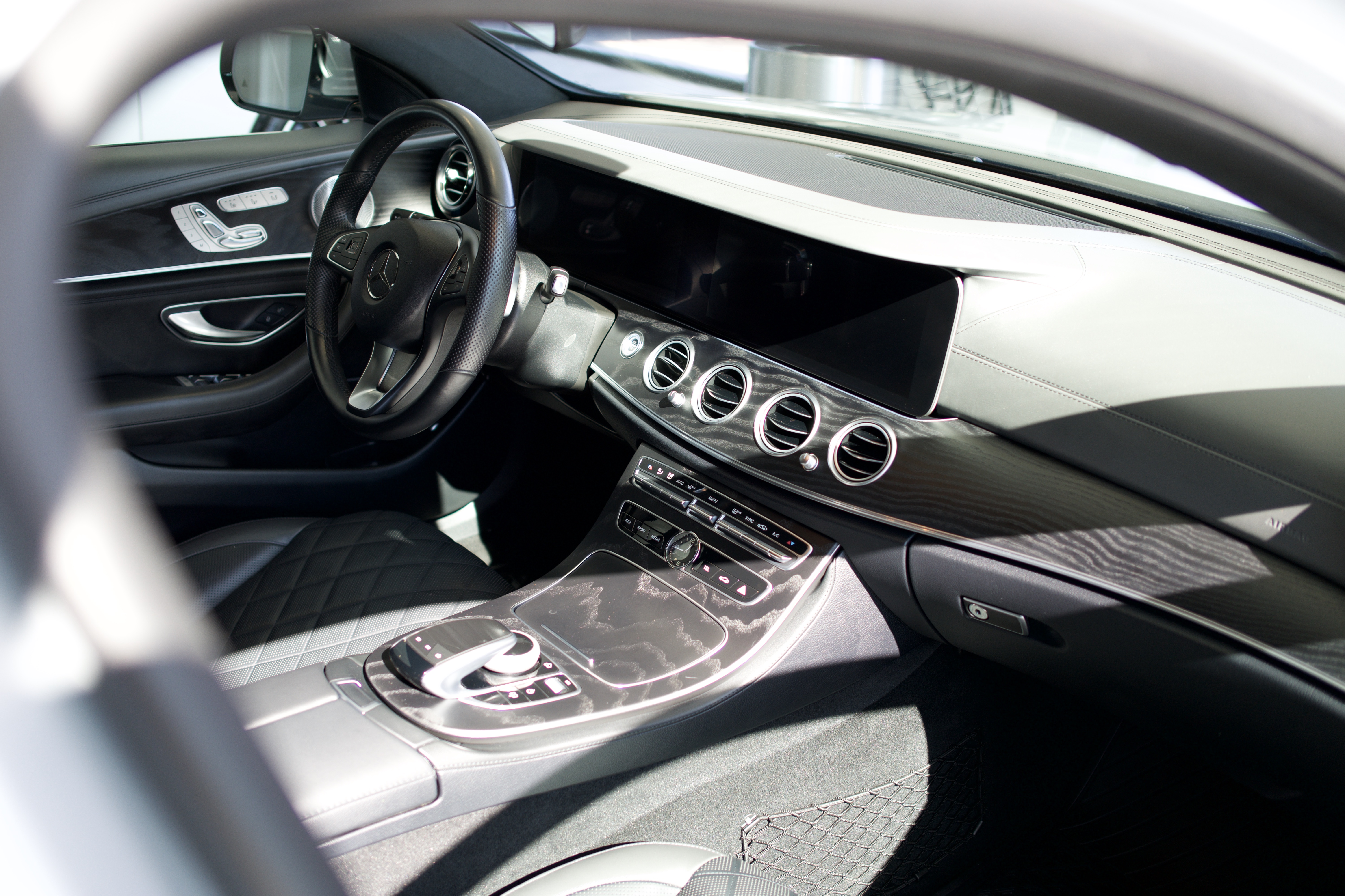 Used 2018 Mercedes-Benz E 400 4MATIC Sedan image 8