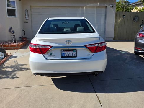 Used 2017 Toyota Camry SE FWD image 2