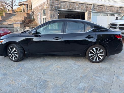 Used 2024 Nissan Sentra SV w/ SV Premium Package image 2