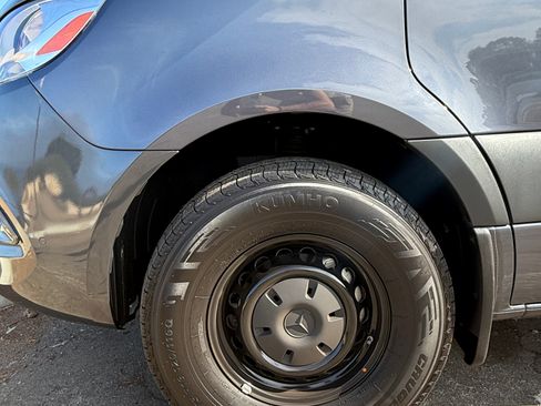 Used 2024 Mercedes-Benz Sprinter 2500 image 10