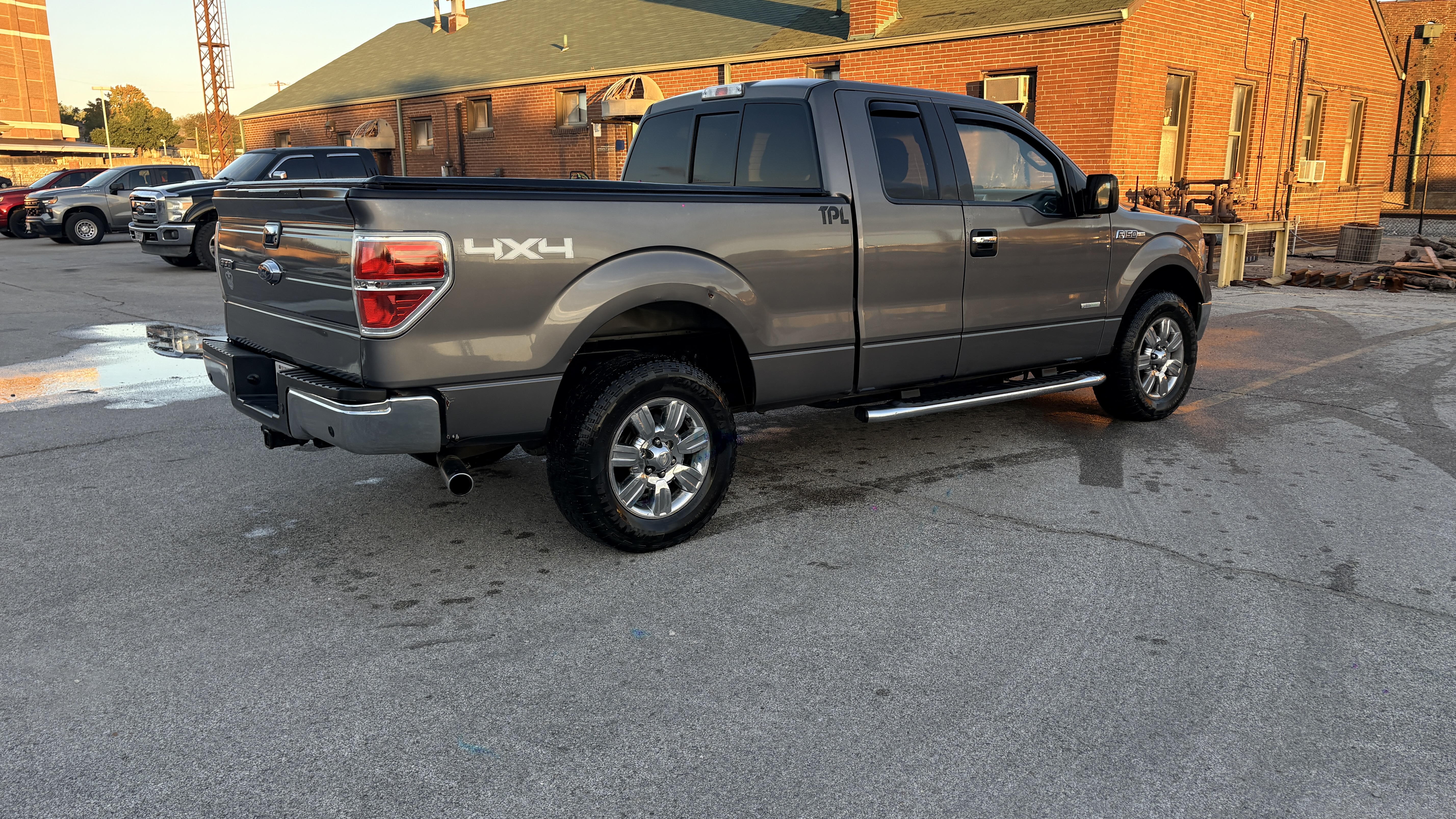 Used 2014 Ford F150 XLT w/ Equipment Group 302A Luxury AWD/4WD image 9