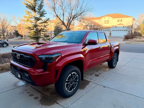 Used 2025 Toyota Tacoma TRD Sport image 8