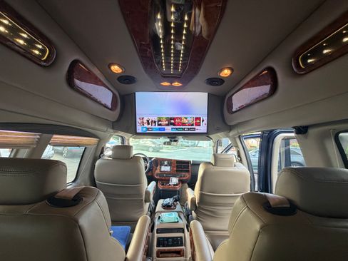 Used 2021 GMC Savana 2500 w/ Enhanced Convenience Package image 10