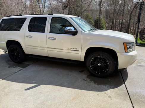 Used 2012 Chevrolet Suburban LTZ AWD/4WD image 6