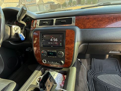 Used 2010 Chevrolet Avalanche LT w/ Luxury Package image 22