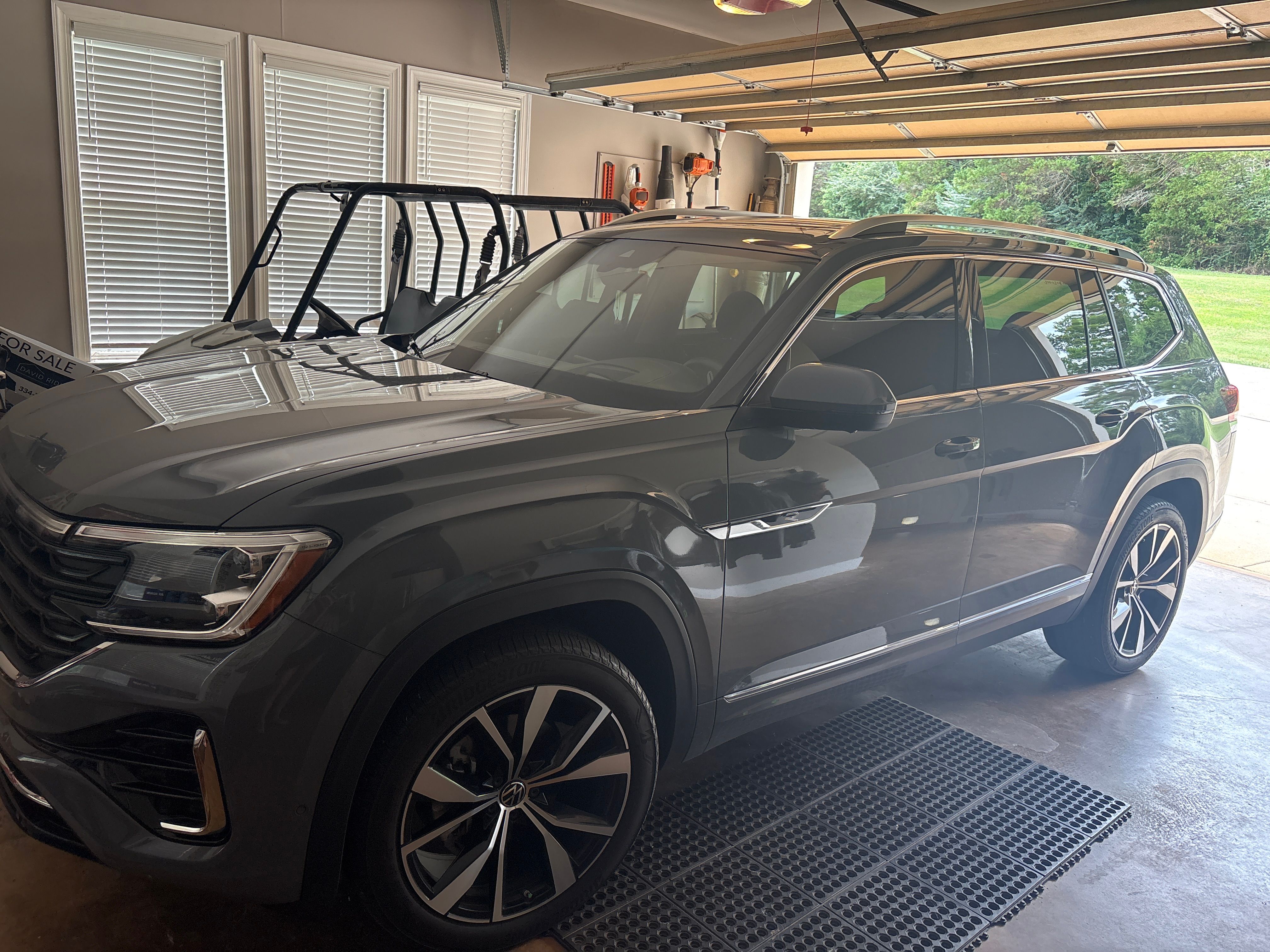 Used 2025 Volkswagen Atlas SEL Premium R-Line AWD/4WD image 2