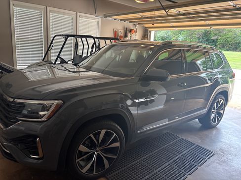 Used 2025 Volkswagen Atlas SEL Premium R-Line AWD/4WD image 2