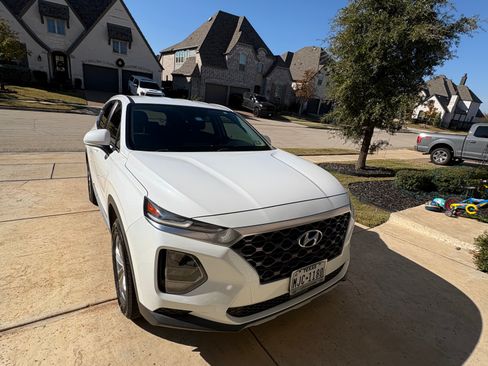Used 2019 Hyundai Santa Fe SE image 4